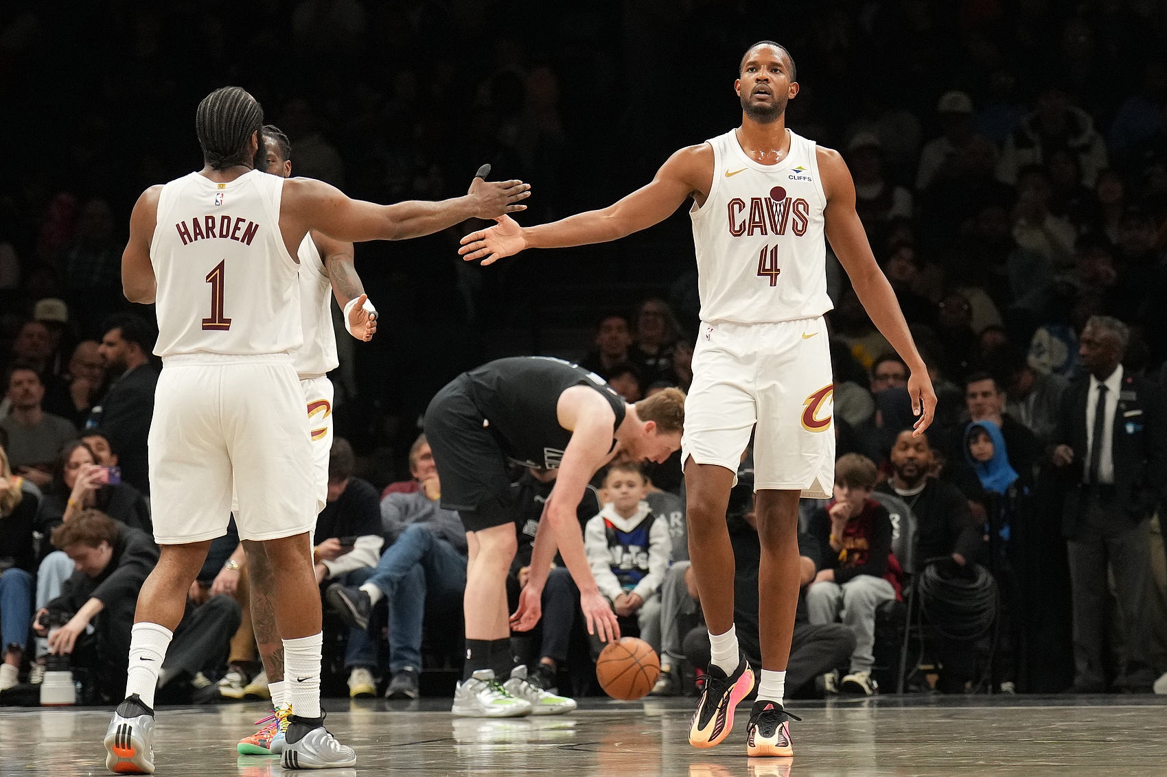 媒体人：莫布里基本属于不会投篮 米切尔哈登肯定能看出&amp;但不会说